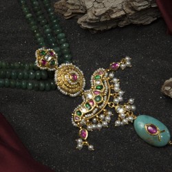 Samdi Pendant and Emerald Necklace